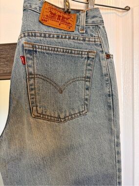 Rarely worn VINTAGE Levi Women’s Relaxed Jean like new